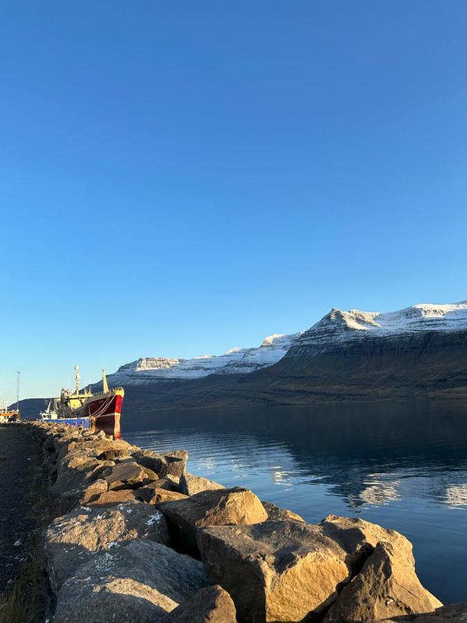 Taergesen Guesthouse Reydarfjordur Eksteriør billede